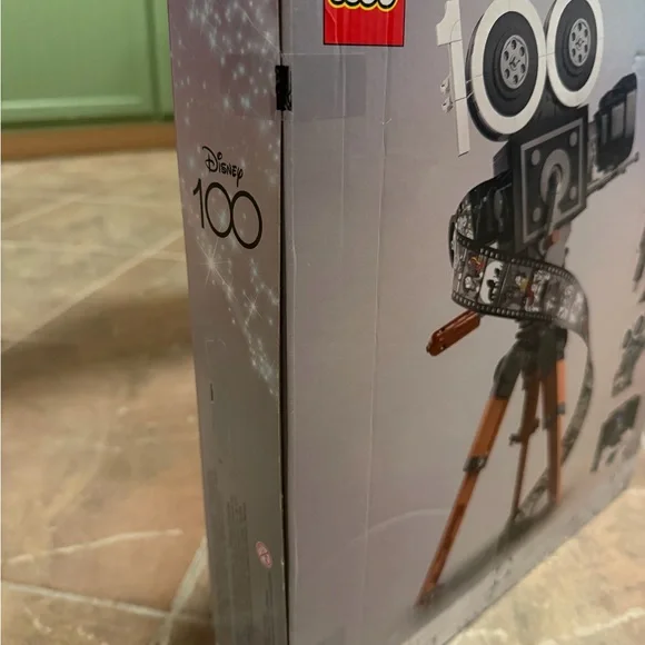 LEGO Walt Disney Tribute Camera - Picture 3 of 3